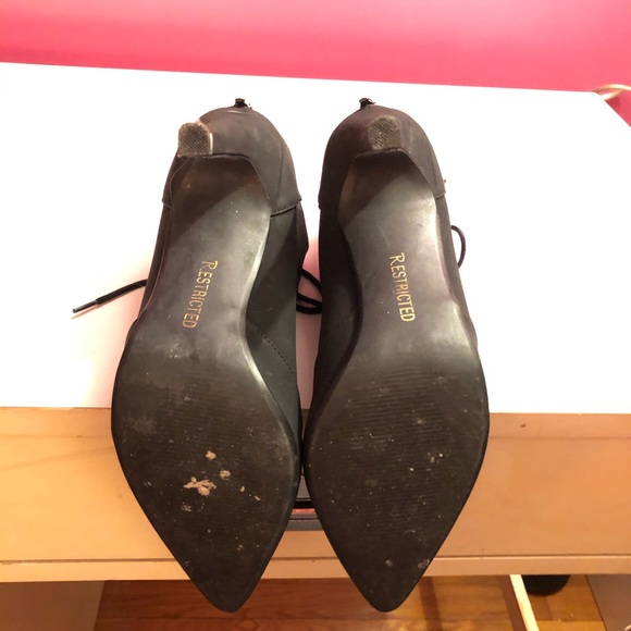 Restricted black tie up heels - Picture 2 of 3